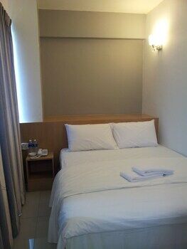 אמפאנג Indah Garden Hotel מראה חיצוני תמונה