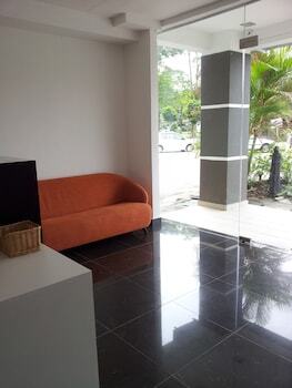 אמפאנג Indah Garden Hotel מראה חיצוני תמונה